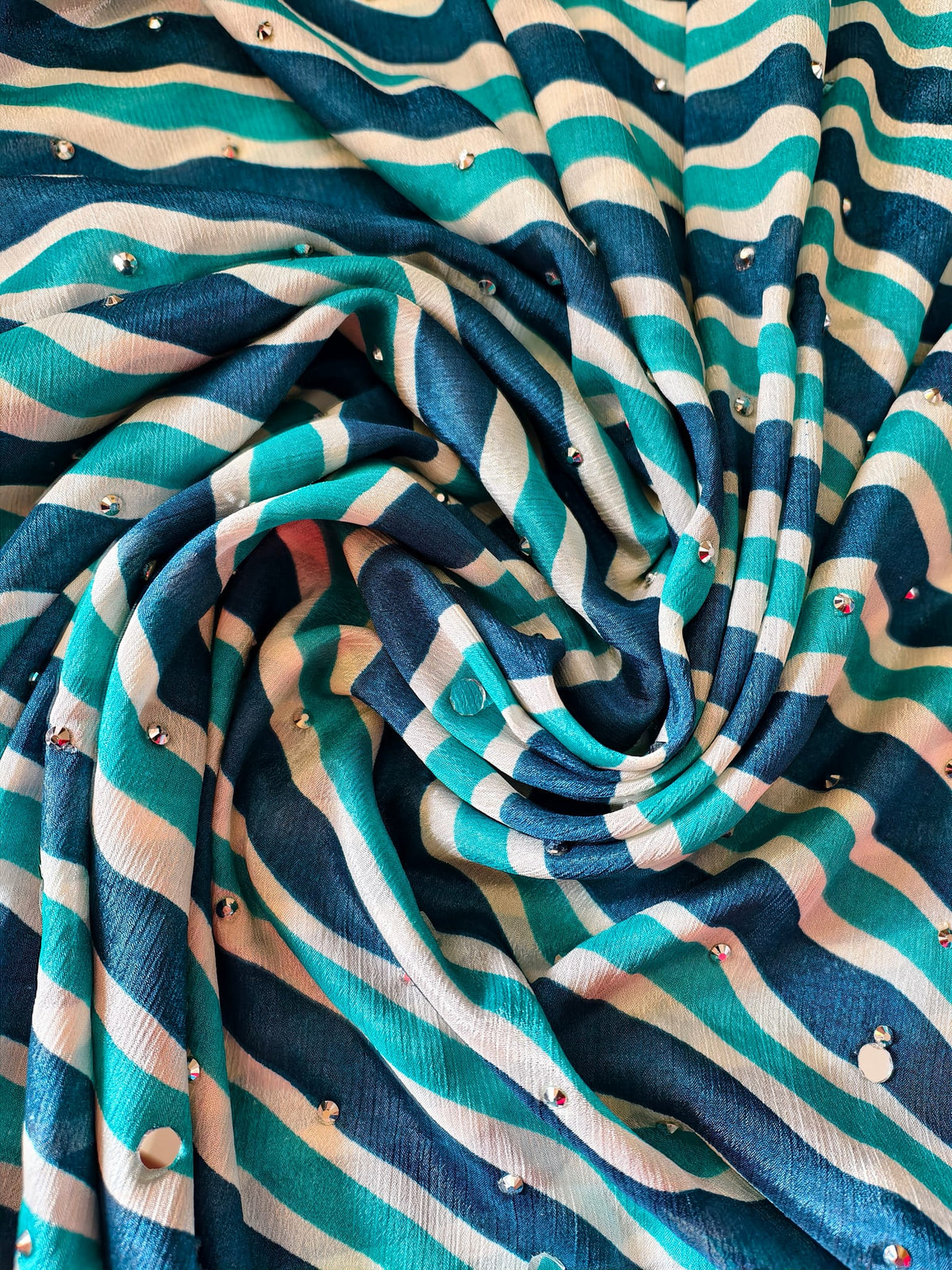 Twinning Lehariya (Similar yet Different) — product view 2